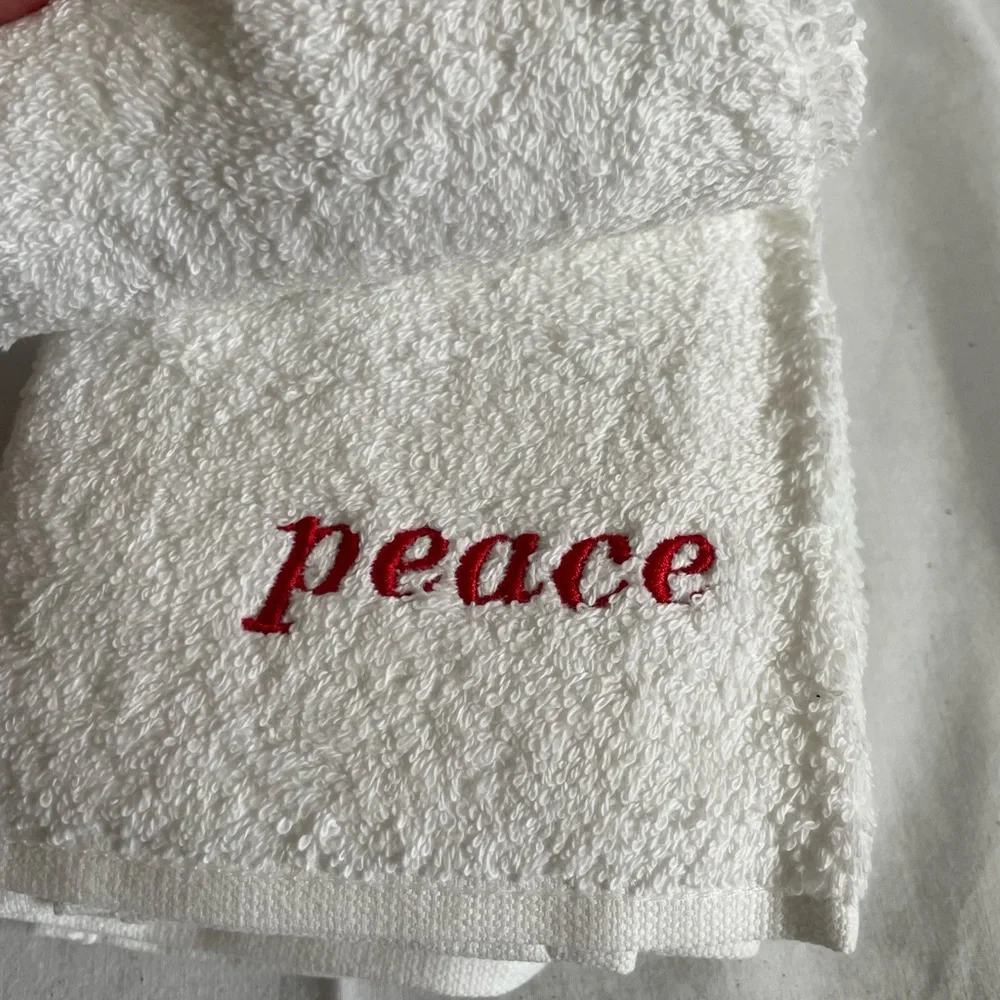 NWT Set of Four Holiday Hand Towels